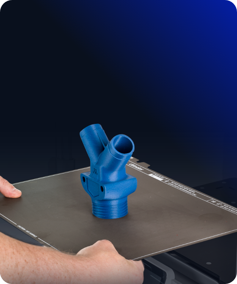 Peça impressa em 3D sobre a plataforma